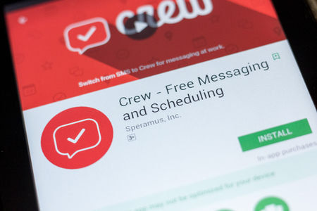 Ryazan, Russia - July 03, 2018: Crew - Free Messaging and Scheduling icon in the list of mobile appsのeditorial素材
