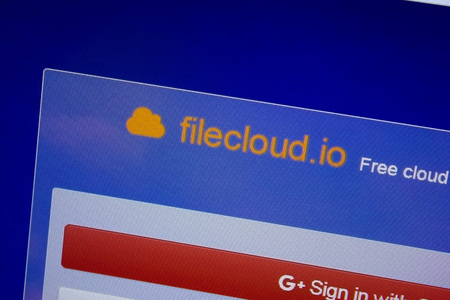 Ryazan, Russia - September 09, 2018: Homepage of File Cloud website on the display of PC, url - FileCloud.io.のeditorial素材