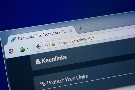 Ryazan, Russia - September 09, 2018: Homepage of Keep Links website on the display of PC, url - KeepLinks.club.のeditorial素材