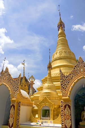 Image of a centuries old Burmese Buddhist temple.の写真素材