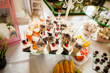 

    fresh fruit slices.buffet table corporate.の写真素材
