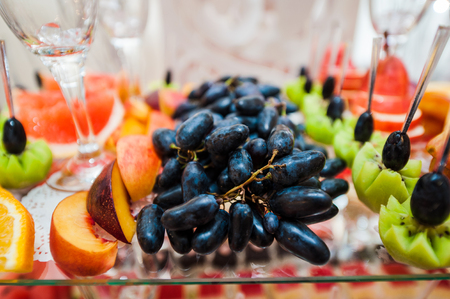 

    fresh fruit slices.buffet table corporate.の写真素材