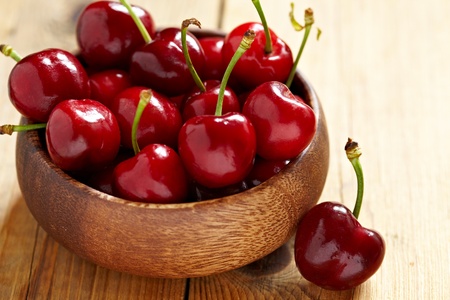 fresh cherries on wooden tableの写真素材