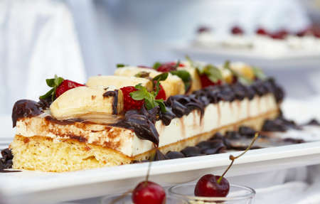 Cake with strawberry and banana