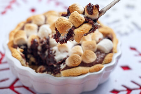 Smore cake with marshmallow, brownie and graham cracker