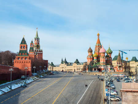 Moscow, Russia - March 16, 2020: View of the walls and towers of the Moscow Kremlin, St. Basil's Cathedral on Red Square from the Bolshoi Moskvoretsky Bridge in early springのeditorial素材