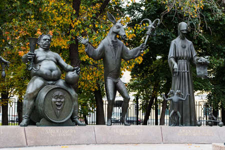 Moscow, Russia - October 8, 2020: Part of the sculptural composition "Children - victims of adult vices" in the park on Bolotnaya Square. Author - sculptor Mikhail Shemyakinのeditorial素材