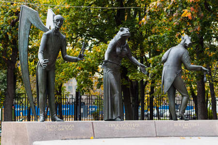 Moscow, Russia - October 8, 2020: Part of the sculptural composition "Children - victims of adult vices" in the park on Bolotnaya Square. Author - sculptor Mikhail Shemyakinのeditorial素材