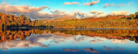 view of lakes with mountains and relection
