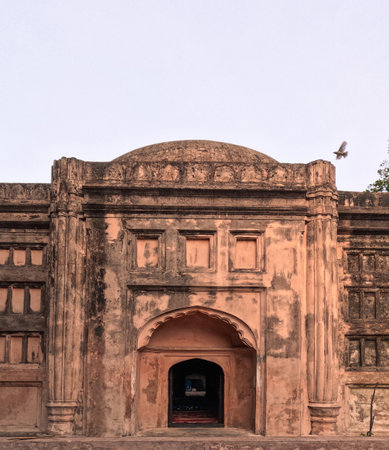 Side elevation showing hemispherical dome of Hazrat Haji Khwaja Shahbaz Jame Masjid Shahbaz Khan Mosqueの写真素材
