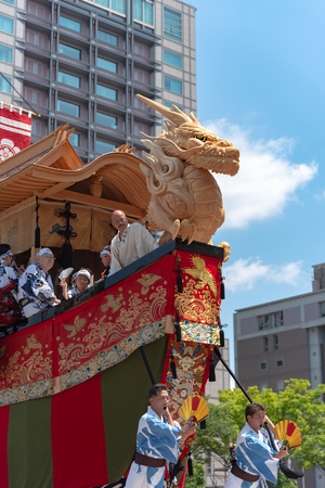 Gion Matsuri Festival, the most famous festivals in Japan. Participants in traditional clothing pulling a highly decorated huge float in the parade.のeditorial素材
