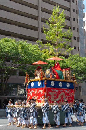 Gion Matsuri Festival, the most famous festivals in Japan. Participants in traditional clothing pulling a highly decorated huge float in the parade.のeditorial素材
