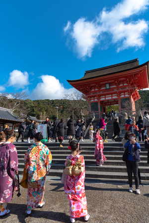 Nio-mon Gate or Nio Gate, the main entrance of Kiyomizu-dera Temple in Kyoto, Japanのeditorial素材