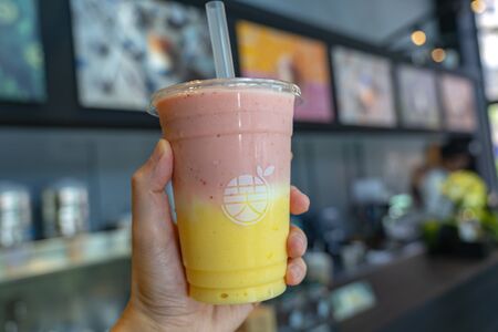Bobii Frutii Bubble Tea and Juice ( Taipei Yongkang Store ). Taiwan Bubble Tea At Yong Kang Street, Taipei, Taiwanのeditorial素材