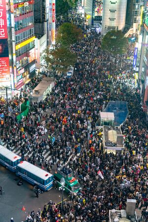 Unbelievable crowd of people in shibuya district during halloween celebration. Halloween has become a massive hit in Tokyo in recent years.のeditorial素材