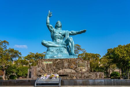 Peace Statue in Nagasaki Peace Park in Sunny Day. A historical park-commemorating the atomic-suing of the city on August 9, 1947 during World War II. Nagasaki Reflection, Japanのeditorial素材