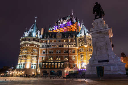Quebec, Canada-October 18 2021: Night view of the Quebec City Old Town Fairmont Le Chateau Frontenac in autumn.のeditorial素材