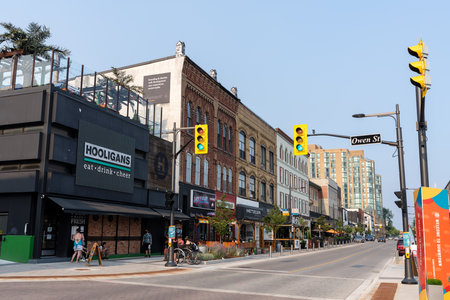 Barrie, Ontario, Canada - July 25 2021 : Heritage and modern buildings on Dunlop Street. Downtown City of Barrie street view.のeditorial素材