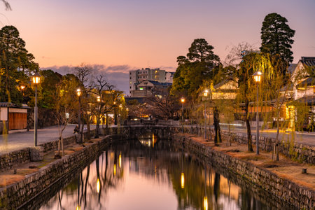 Kurashiki Bikan Historical Quarter in dusk. Townscape known for characteristically Japanese white walls of residences and willow trees lining banks of Kurashiki River. Okayama Prefecture, Japanのeditorial素材