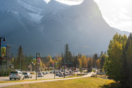 Canmore, AB, Canada - OCT 5 2023 : Trans-Canada Highway (Highway 1) exit 89 to Downtown Canmore. Benchlands Trail, Bow Valley Trail, Railway Ave.のeditorial素材