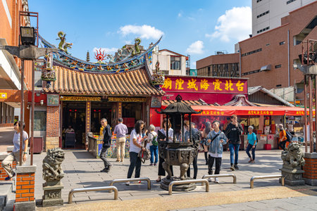 Taipei Xia-Hai City God Temple in Taipei, Taiwan. It is renowned both at home and abroad for one of its deities, Yue Lao, who possesses power over marriage and relationshipsのeditorial素材