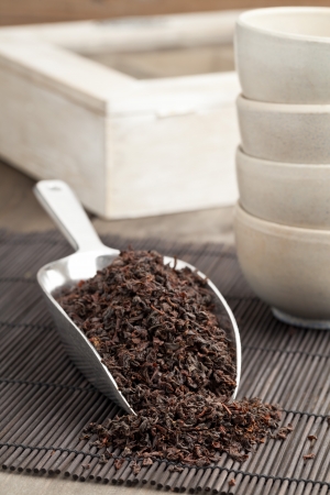 Ceylon black tea crop on metal scoopの写真素材