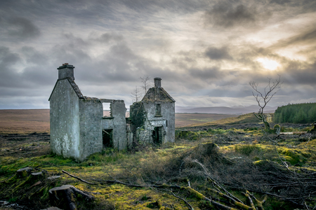 Ruines of an old Irish farm house in the Mountains of Doengalの写真素材