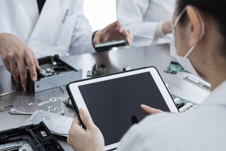 Engineers who use the tablet