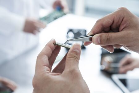 The hands of engineers to the fine workの写真素材