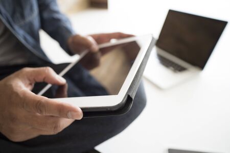 The hands of men that use the tabletの写真素材
