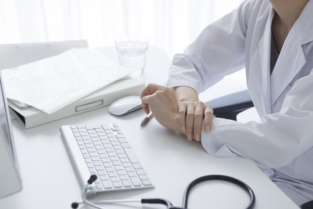 Cropped image of male technician using computer in medical laboratoryの写真素材