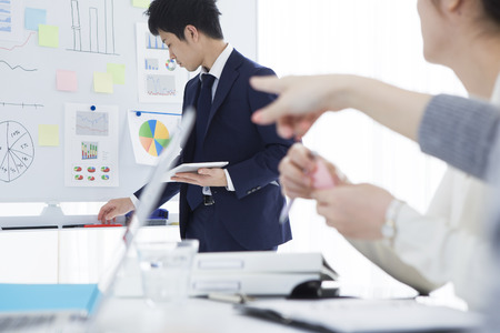 Businessmen are keen on the whiteboardの写真素材