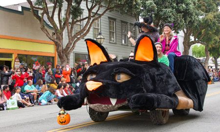Half Moon Bay, CA - Oct 19, 2019: Unidentified participants in the 49th annual Art and Pumpkin Festival Parade down Main Street in the World Pumpkin Capitol of Half Moon Bay.のeditorial素材