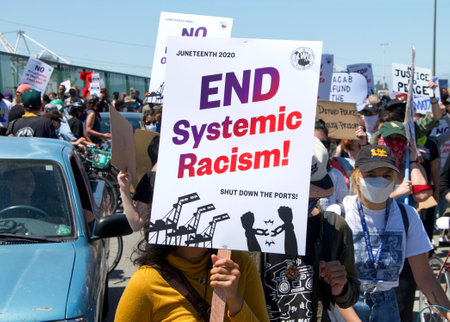 Oakland, CA - June 19, 2020: Workers at the Port of Oakland rallied for Juneteenth and call for police reform. Thousands marched through the streets of Oakland, past the Police Dept then to City Hall.のeditorial素材