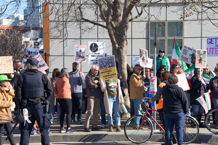 San Francisco, CA - Jan 21, 2023: Unidentified pro-choice counter protestors at the annual March for Life, holding pro-choice signs and banners across from Civic Centerのeditorial素材