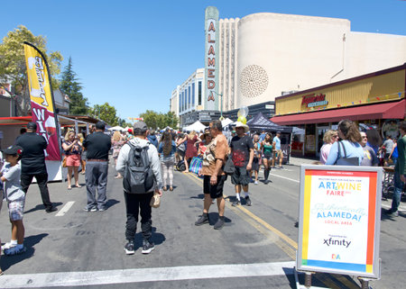 Alameda, CA - July 29, 2023: Participants at the annual Art and Wine festival, over 250 artisans, festival foods, local premium wines and craft beers, continuous live music on 3 stages.のeditorial素材