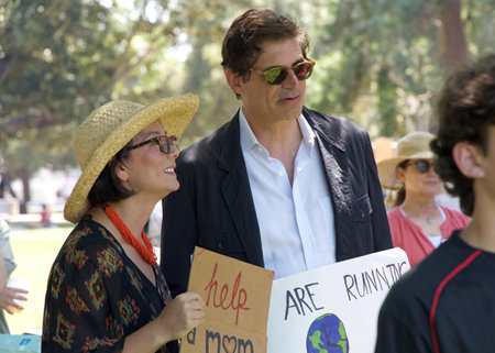 San Mateo, CA - Aug 5, 2023: Mayor Amorence Lee speaking with State Senator Josh Becker at a Youth lead climate strike in San Mateo at Central Park.のeditorial素材