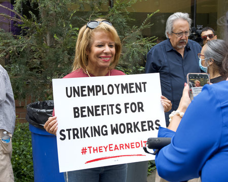 San Jose, CA - Sept 2, 2023: Participants at the South Bay Labor Councilâs Labor Day BBQ event. Fremont vice mayor Teresa Cox holding a signのeditorial素材