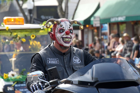 Half Moon Bay, CA - 14, 2023: Unidentified participants at the 50th annual Art and Pumpkin Parade in the World Pumpkin Capitol of Half Moon Bay.のeditorial素材