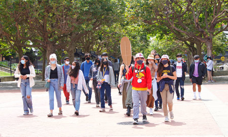 Berkeley, CA - Aug 22, 2021: Freshman orientation begins on UC Berkeley campus as in person classes resume for the first time in nearly 2 years due to the corona virus pandemic.のeditorial素材