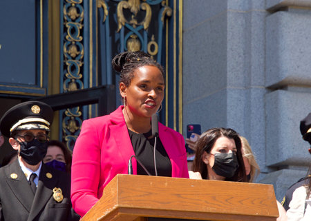 San Francisco, CA - Aug 26, 2021: Kimberly Ellis speaking at Womenâs Equality Day voting event, encouraging all women to vote at every election.のeditorial素材