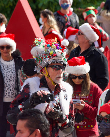 San Francisco, CA - Dec 11, 2021: Unidentified participants in the 27th annual Santa Con, held at Union Square. An annual city wide Santas only pub crawl and toy donation to charity.のeditorial素材