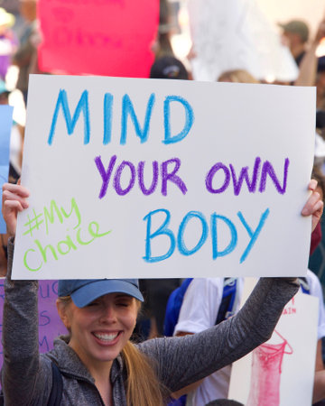 San Francisco, CA - May 14, 2022: Unidentified participants marching in the streets holding signs in support of Reproductive Justice and a Womanâs Right to Choose.のeditorial素材