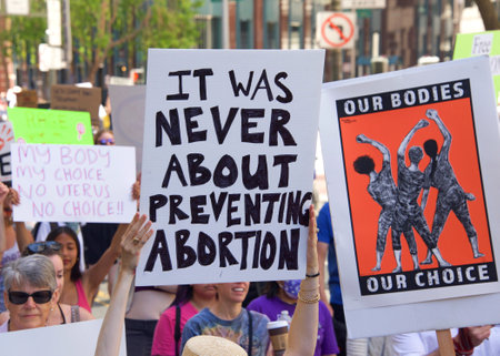 San Francisco, CA - May 14, 2022: Unidentfied participants marching in the streets holding signs in support of Reproductive Justice and a Womanâs Right to Choose.のeditorial素材
