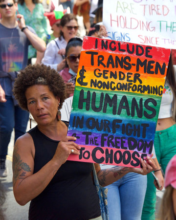San Francisco, CA - May 14, 2022: Unidentfied participants marching in the streets holding signs in support of Reproductive Justice and a Womanâs Right to Choose.のeditorial素材