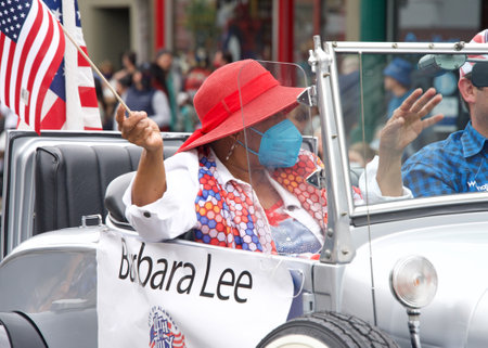 Alameda, CA - July 4, 2022: Congress woman Barbara Lee participating in the Alameda 4th of July Parade, one of the largest and longest Independence Day parade in the nation.のeditorial素材