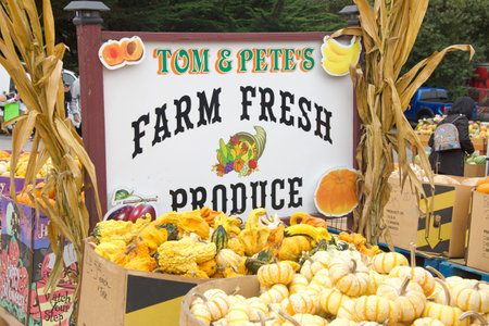 Half Moon Bay, CA - Oct 15, 2022: Tom and Pete's Farm Fresh Produce sign at their shop outside the Half Moon Bay Pumpkin Festival.のeditorial素材