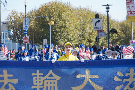 San Francisco, CA - Nov 10, 2024: Unidentified participants in the Veterans Day Parade in downtown San Francisco. This years theme, a Legacy of Loyalty and Service.のeditorial素材