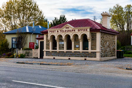 Ophir Post And Telegraph Office In Otago, New Zealand. This Old Town Is Very Quaint With Vibrant Coloured Buildingsのeditorial素材