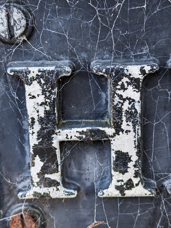 Written Wording in Distressed State Typography Found Letter H Ransom Noteの写真素材